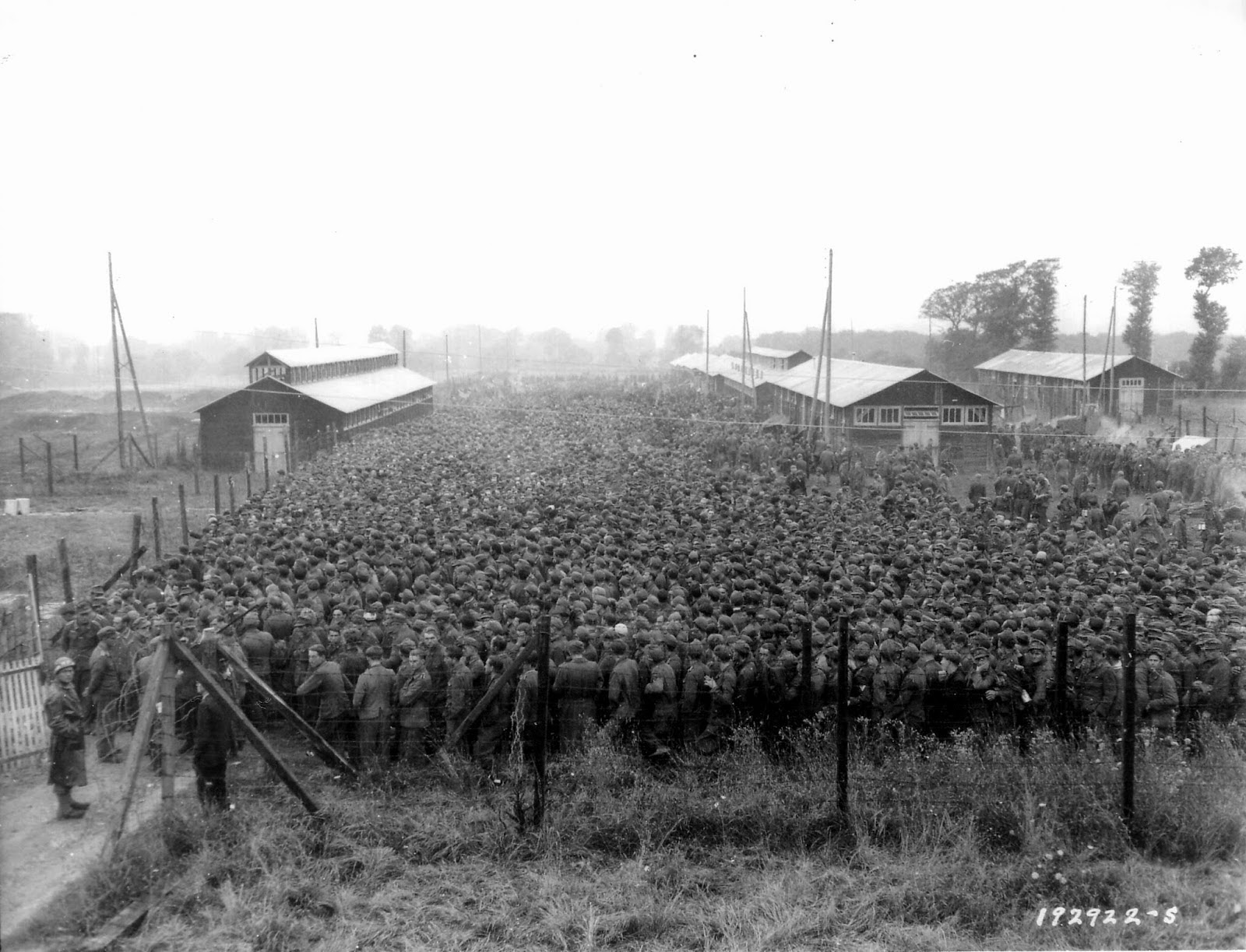 35e9e-world-war-two-death-camp-german-pows.jpg